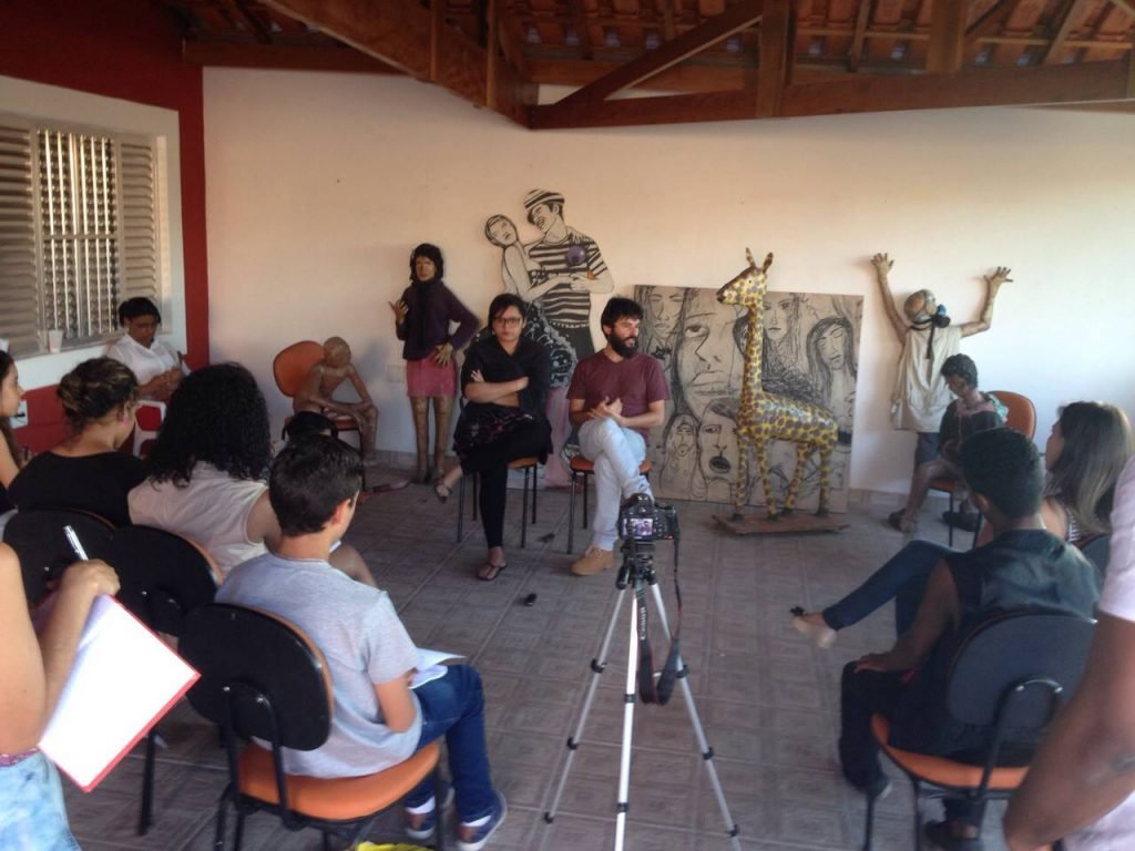 Entrevista coletiva feita pelos participantes do curso Repórter da Quebrada, no Extremo Sul