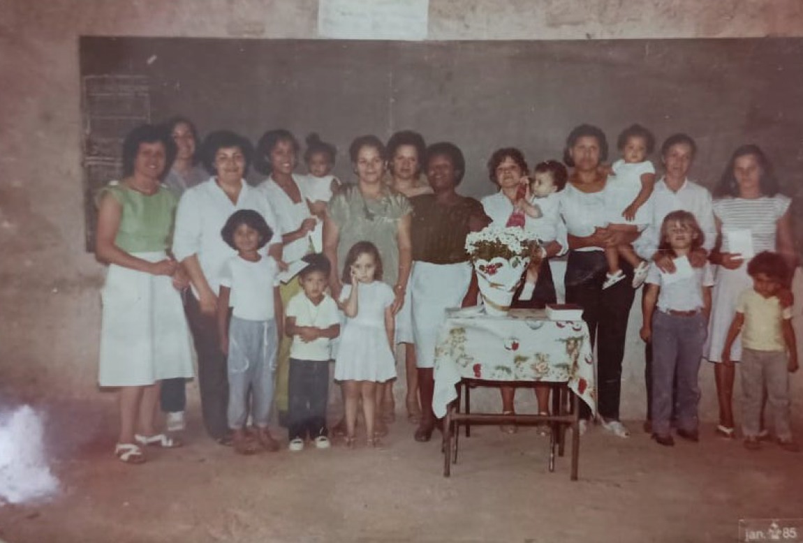 Curso de corte e costura no salão da Igreja Católica, em 1985. Foto: Acervo Família Morais