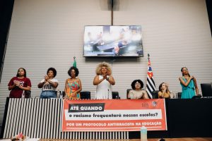 Deputada estadual Ediane Maria (PSOL), ao centro, convocou audiência proposta por Coletivo Antonieta de Barros (foto: Alesp)