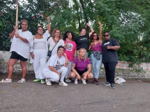 Edijane Alves, segunda da esq. para dir., junto a mulheres da coletiva Periferia Segue Sangrando