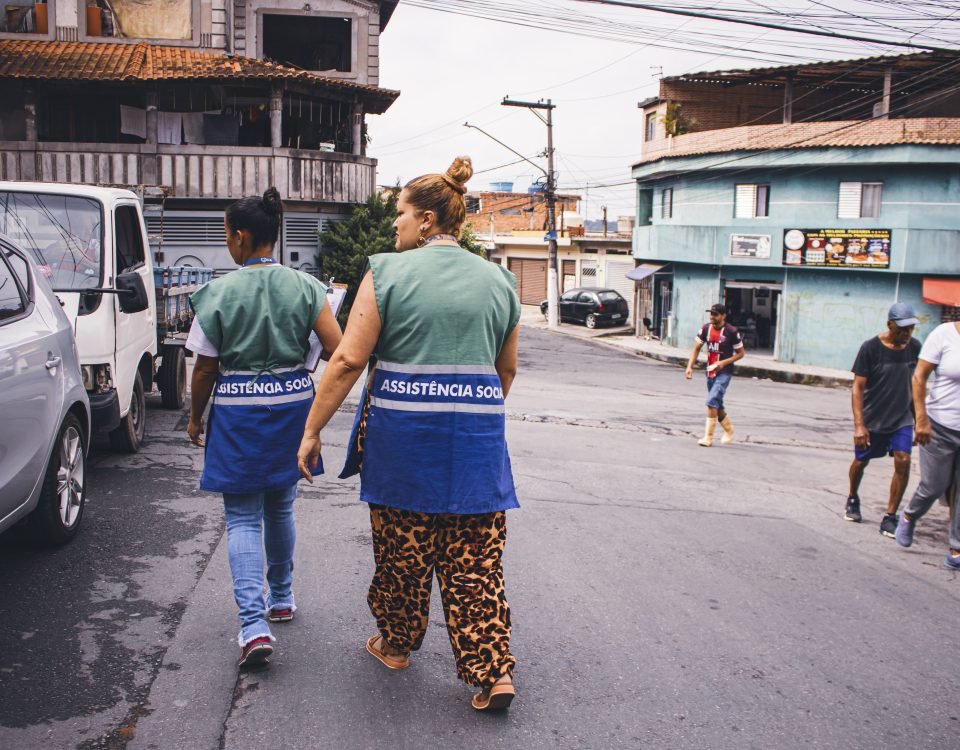Trabalhadoras do SASF a caminho da visita familiar