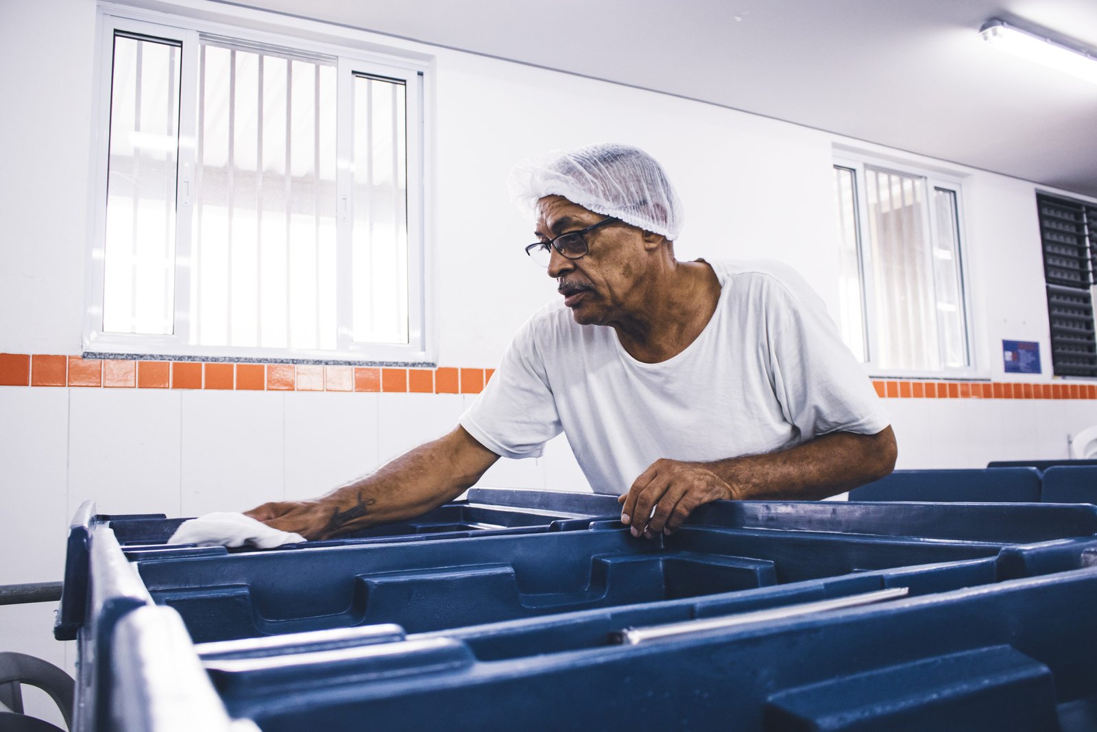 Maurício Augusto da Silva, 64, mora no Piraporinha atua como motorista e serviços de manutenção geral. Está no trabalho puxado há 1 ano e 4 meses