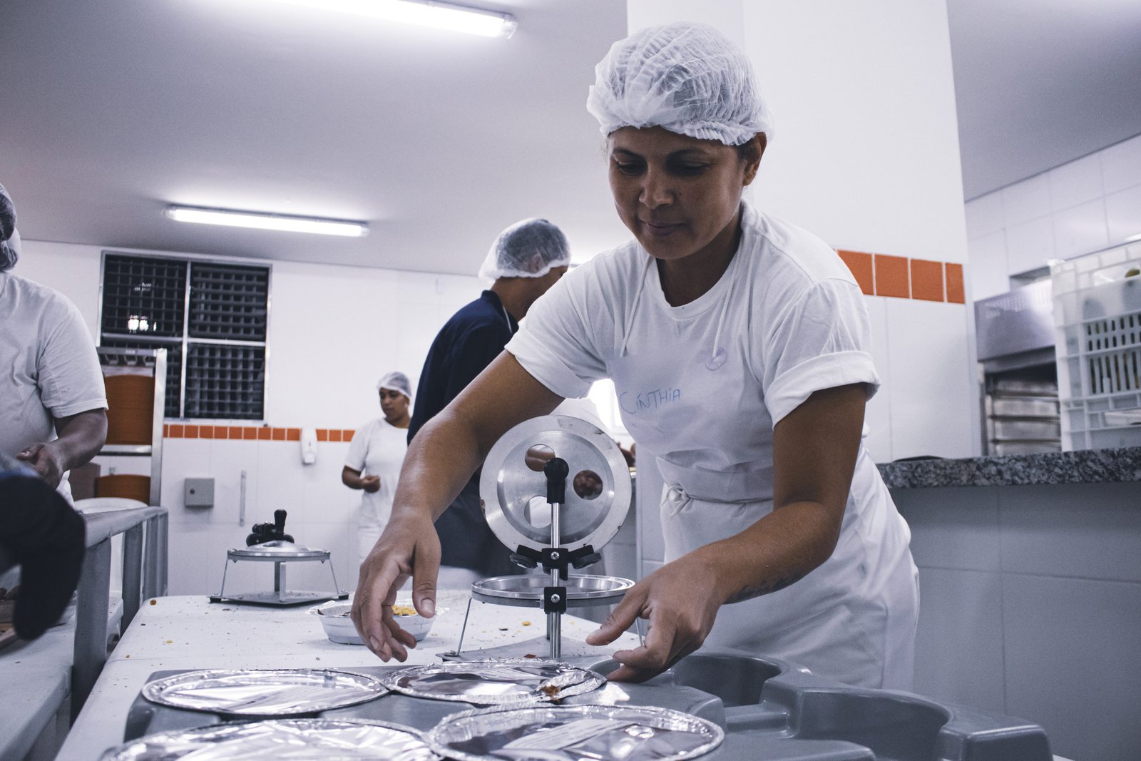 A auxiliar Cinthia Vanessa, 42, mora no Campo Bandeirantes, e trabalha das 7h às 16h