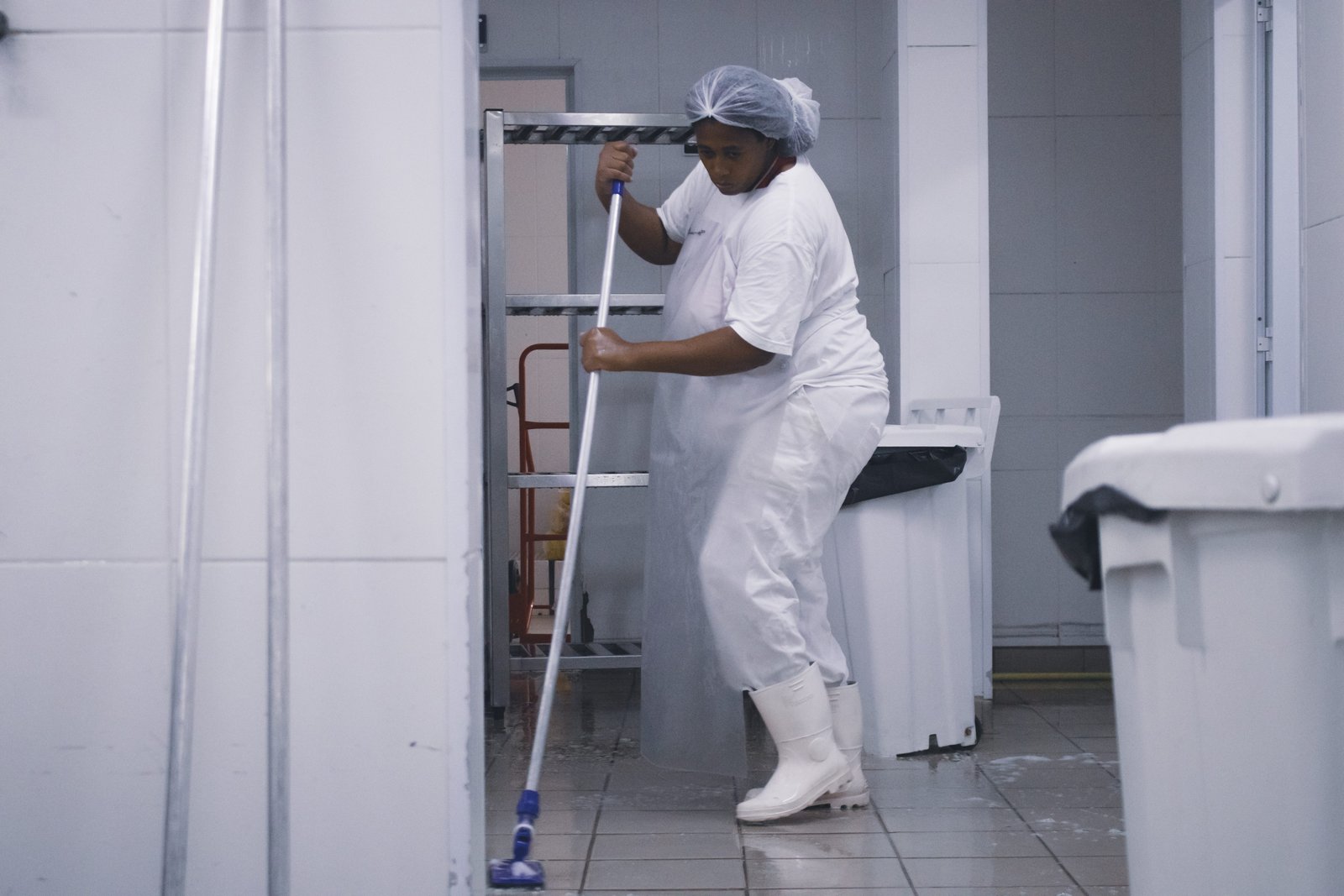 Tamares Silva dos Santos, 32, mora no Campo Limpo e é auxiliar de cozinha. , Auxiliar de Cozinha, 1 e 4 mês. "Tem dia que é muito turbulento, mas colegas são respeitosos, há coletividade", diz