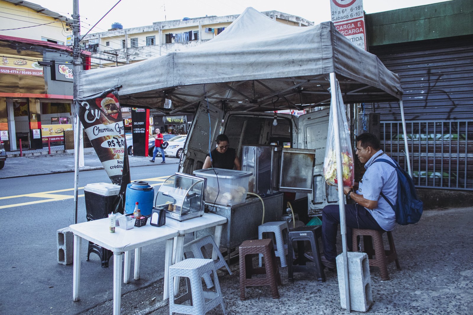 Trabalhava assando milho, já fez salgados em casa para vender fora, já cuidou de 16 crianças e também tem uma mercearia