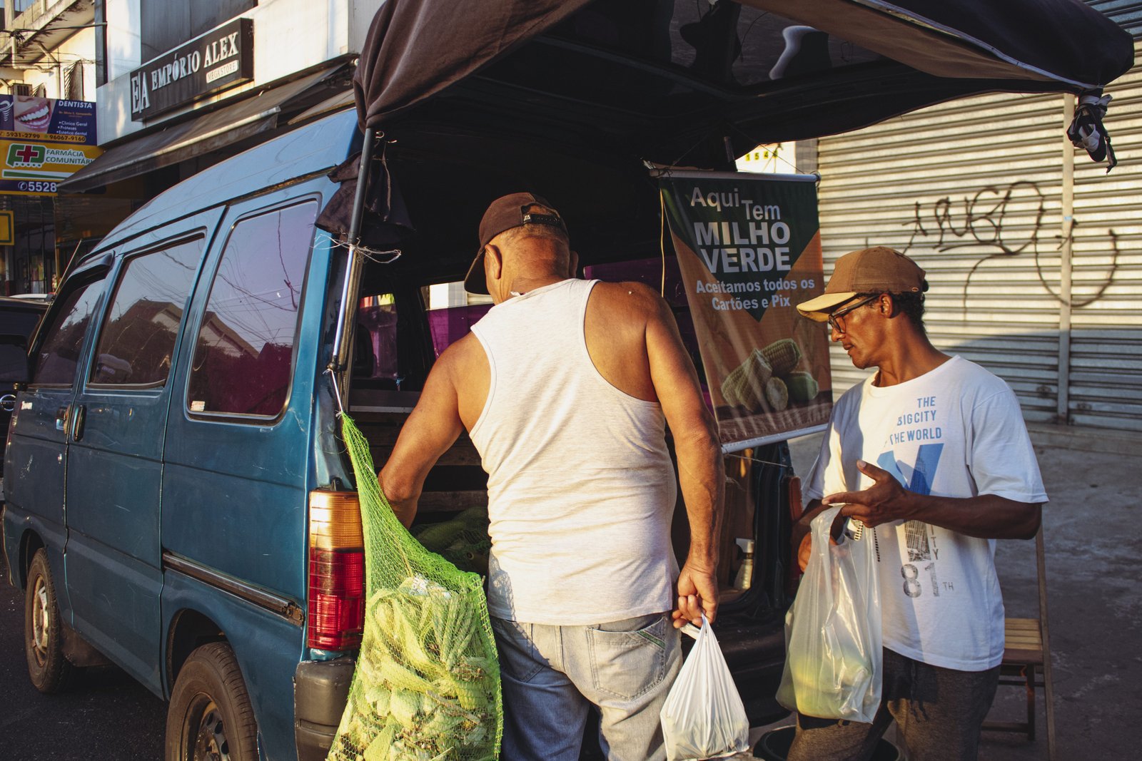 Por conta da humilhação recorrente e o horário puxado, montou o pequeno negócio pra ficar mais livre e não passar por desaforo
