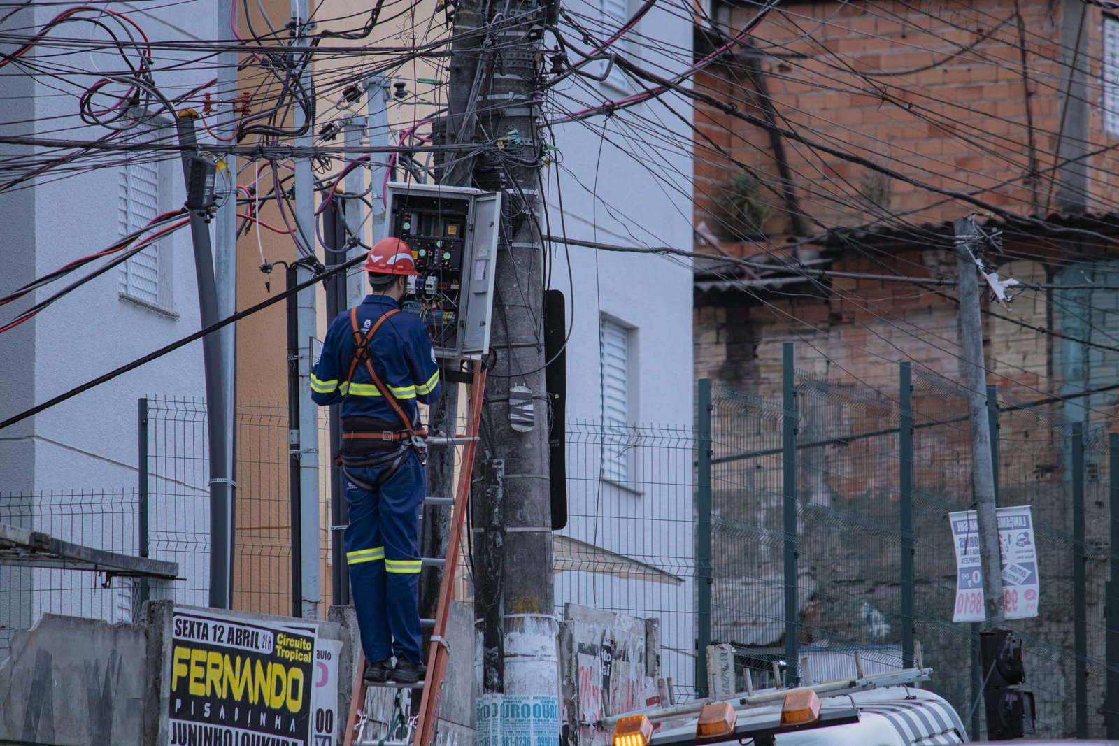 Técnico de empresa que presta serviços de manutenção de semáforos à Prefeitura de SP