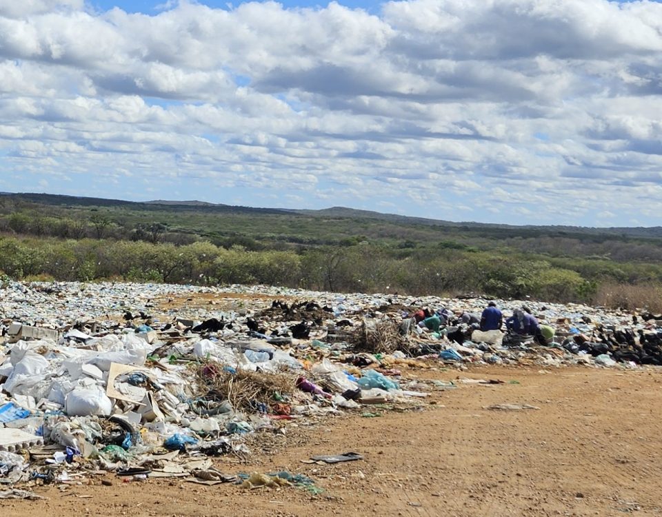 Mais de 80% do que é disposto num lixão poderia ser reaproveitado, com reciclagem, compostagem e geração de energia (foto: Fabiana Dias)