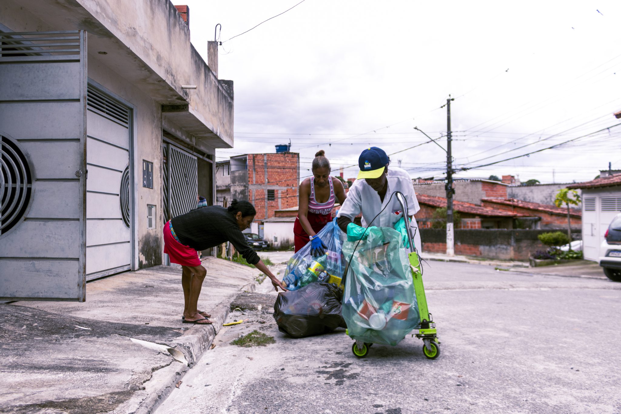 No momento, Cida paga R$ 50 às cooperadas por dia de trabalho e o valor do transporte.