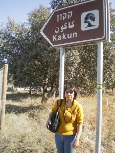 Soraya Misleh na aldeia Qaqun, na Palestina (arquivo pessoal)