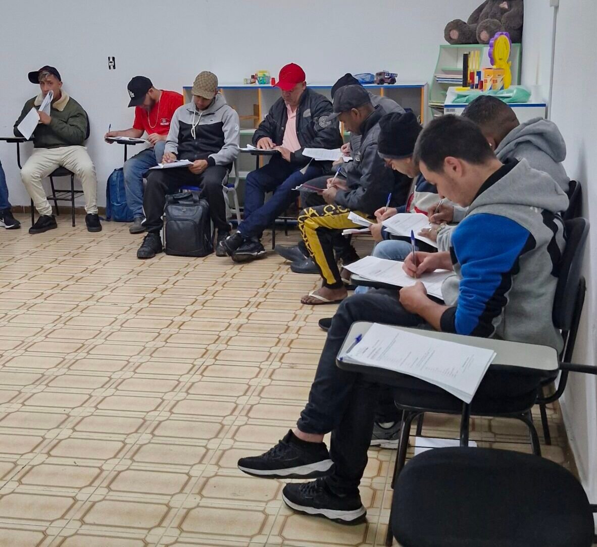 Grupo de homens E Agora José (foto divulgação)