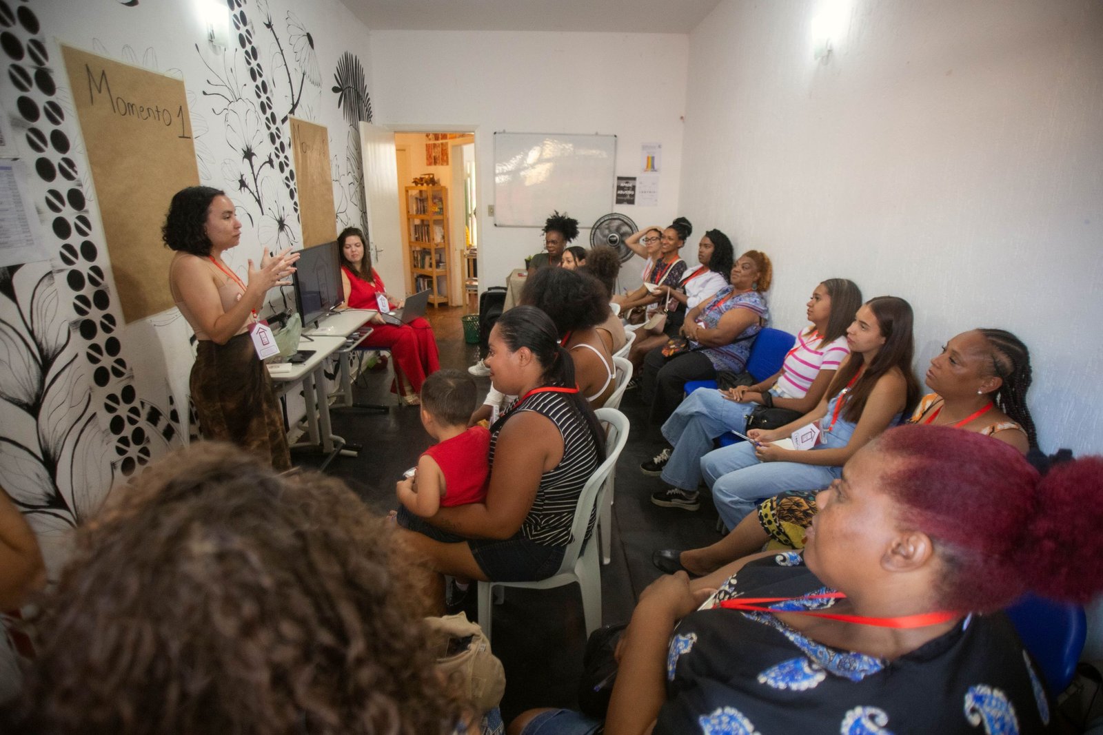 Participantes de conversa promovida pelo Observatório de Mulheres Periféricas (foto: Bruno Amaral)