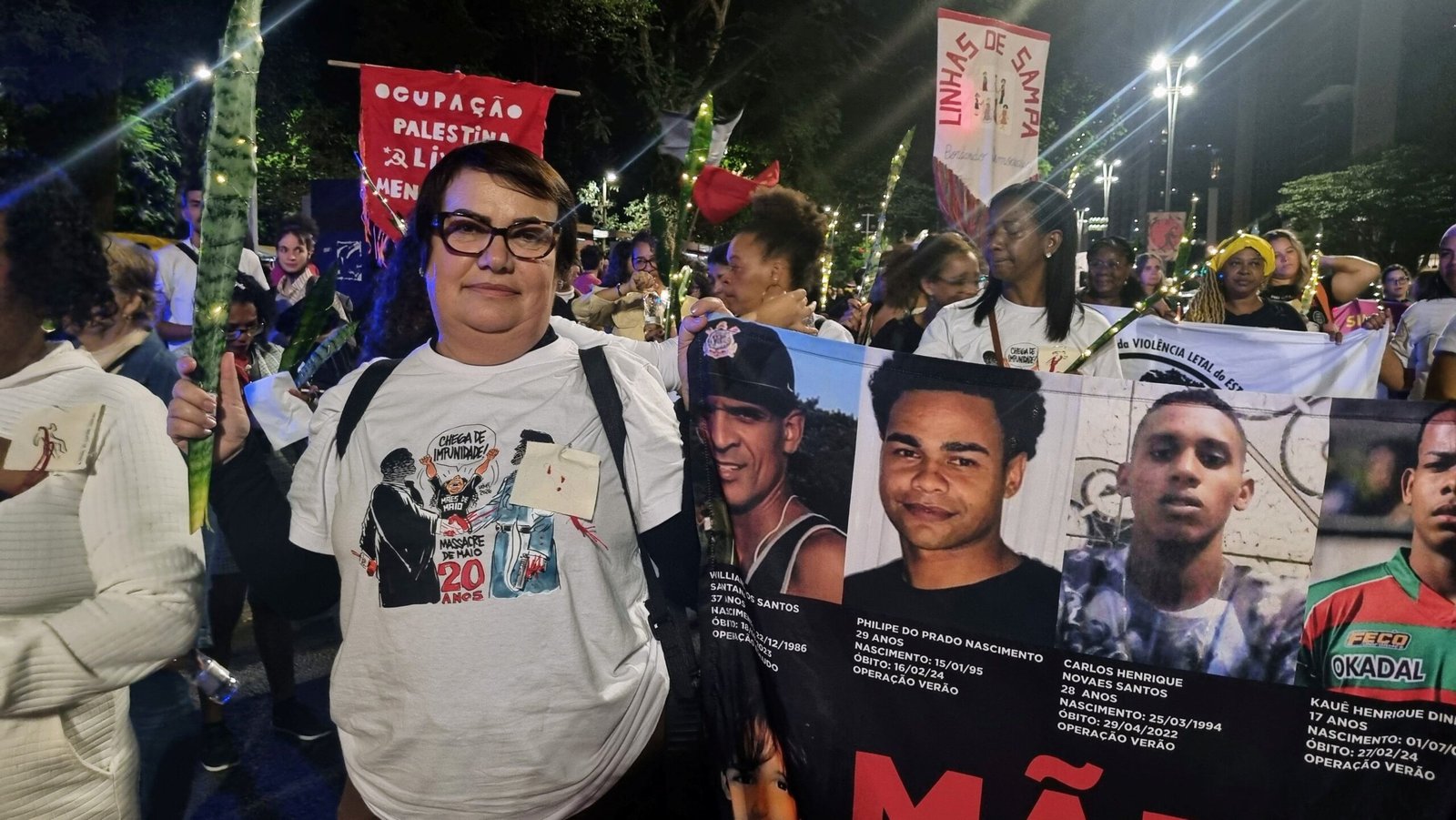 Cleimara do Prado durante ato do Cordão da Mentira, que relembrou os 20 anos dos Crimes de Maio em São Paulo (foto Viviane Lima)