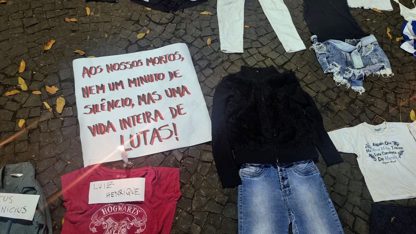 Ato do Cordão da Mentira, que relembrou os 20 anos dos Crimes de Maio em São Paulo (foto Viviane Lima)