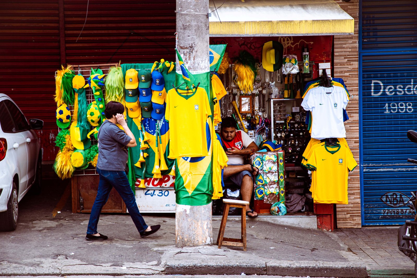 Banca de rua no Grajaú decorada com itens para torcedores