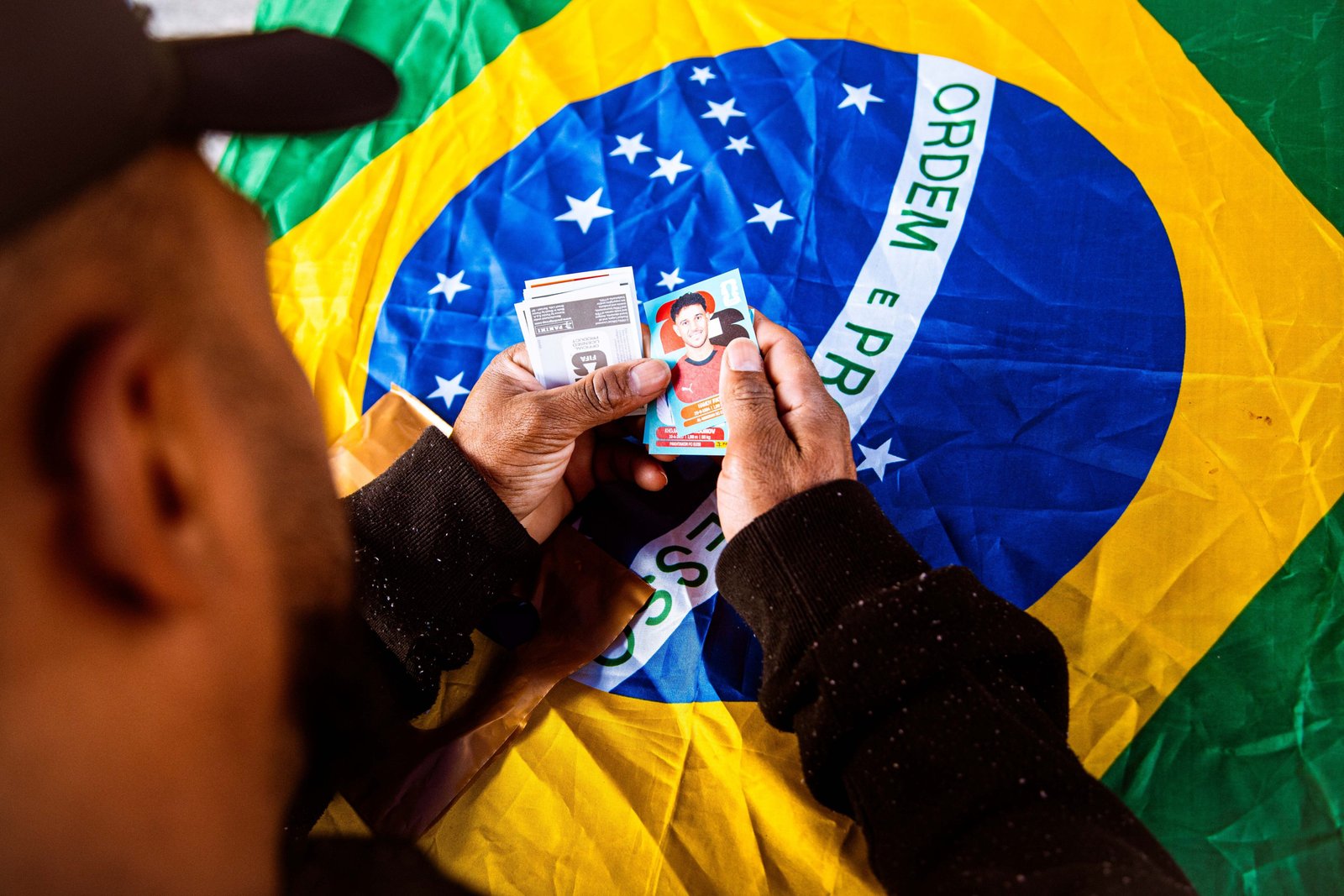 Estima-se que, para completar o álbum, colecionador precisa desembolsar mais de R$ 1 mil em figurinhas