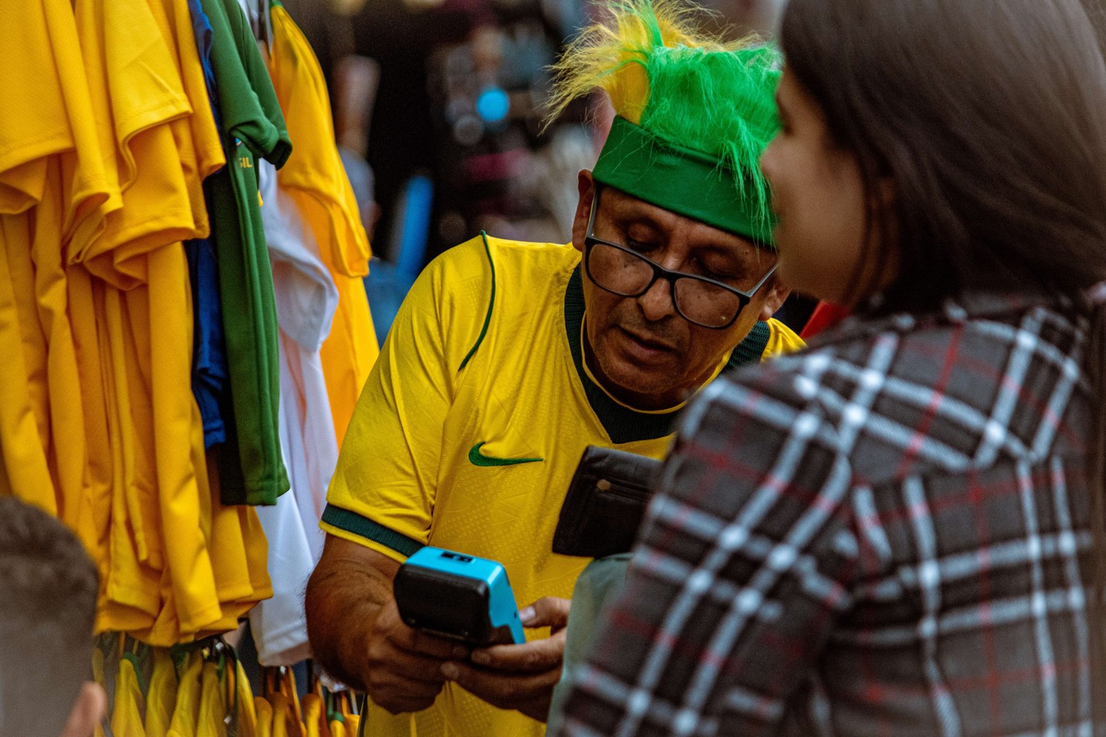 Mundial movimenta comércio formal e informal