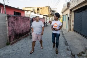 Trabalho voluntário na comunidade do Horto, Rio de Janeiro. (foto Lucas Landau / Greenpeace)