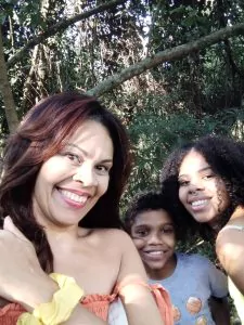 Glábio (à esq.), o filho Murilo e a filha Bruna: vacinação atrasada (foto: Arquivo pessoal)